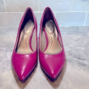 Women’s Pink LifeStride Heels. Size 7. Excellent Condition